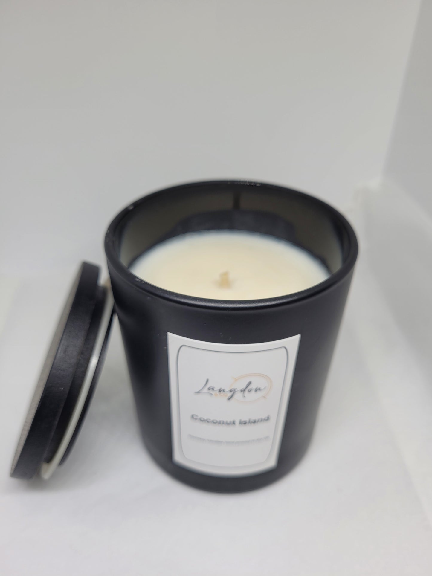 Coconut Island candle - Black jar